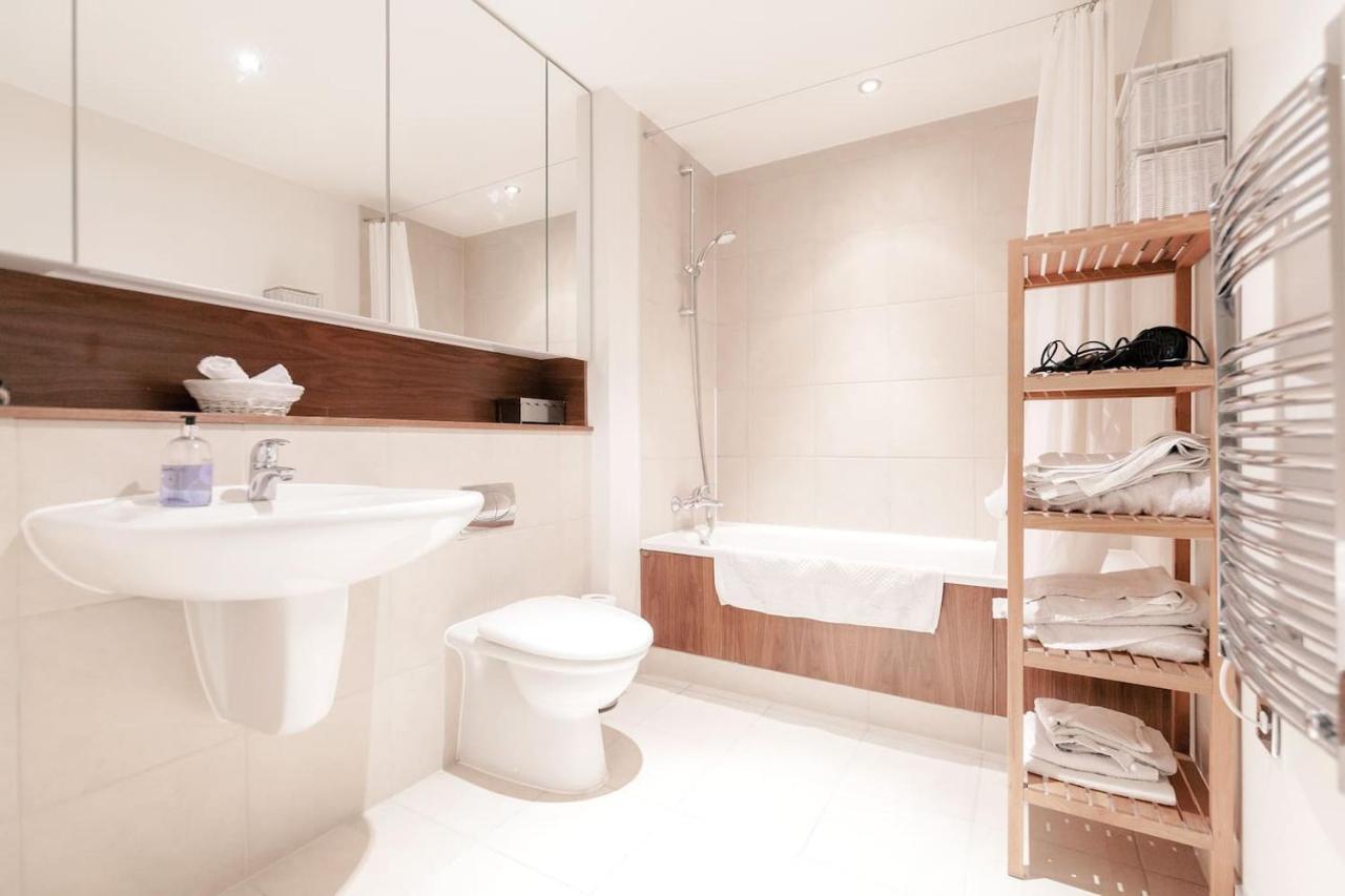Apartamento Chelsea / Imperial Wharf - Bright, Modern, Sunset View Londres